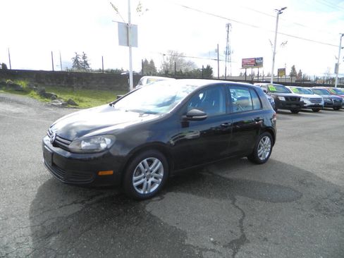 Used 2011 Volkswagen Golf 4-Door image 4