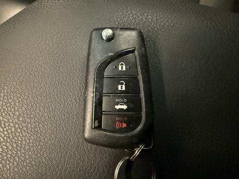 Used 2018 Toyota Camry LE FWD image 16