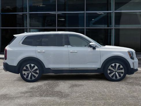 Used 2022 Kia Telluride EX w/ EX Premium Package FWD image 4