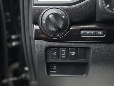 Used 2018 Nissan Titan SL w/ Midnight Edition image 89