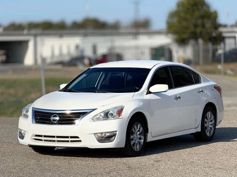 Used 2014 Nissan Altima 2.5 S w/ Display Audio Package FWD image 6