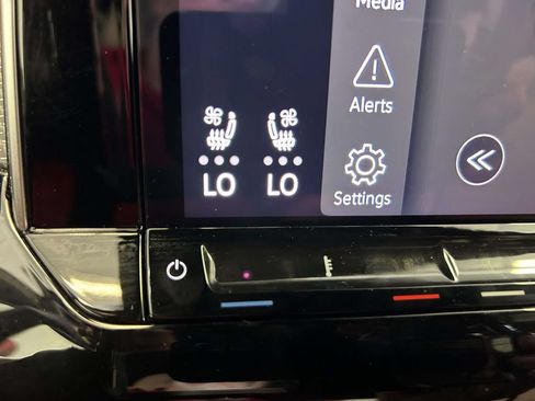 Used 2024 Volkswagen Atlas Cross Sport SEL R-Line AWD/4WD image 26