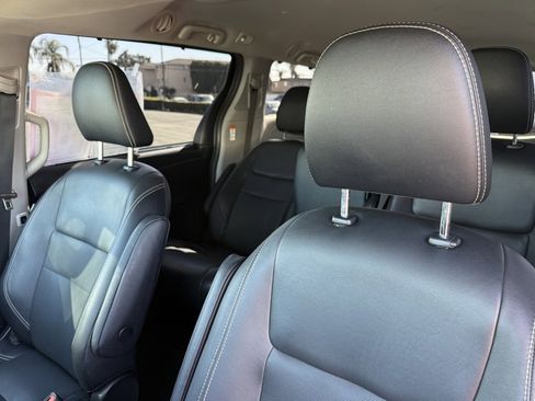 Certified 2019 Toyota Sienna SE image 21