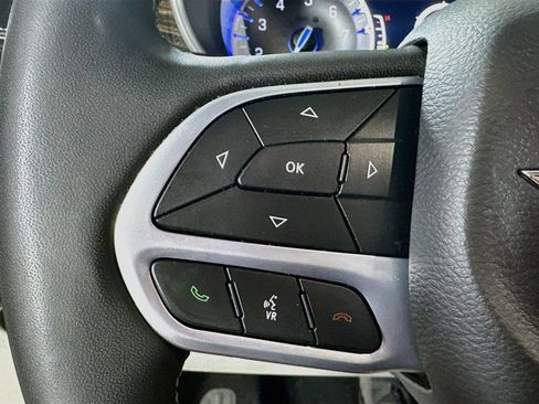 Used 2023 Chrysler Pacifica Limited FWD image 22