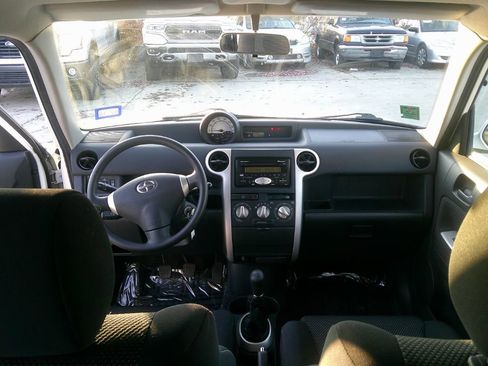 Used 2005 Scion xB image 11