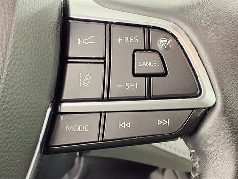 Used 2021 Toyota Highlander XLE image 17