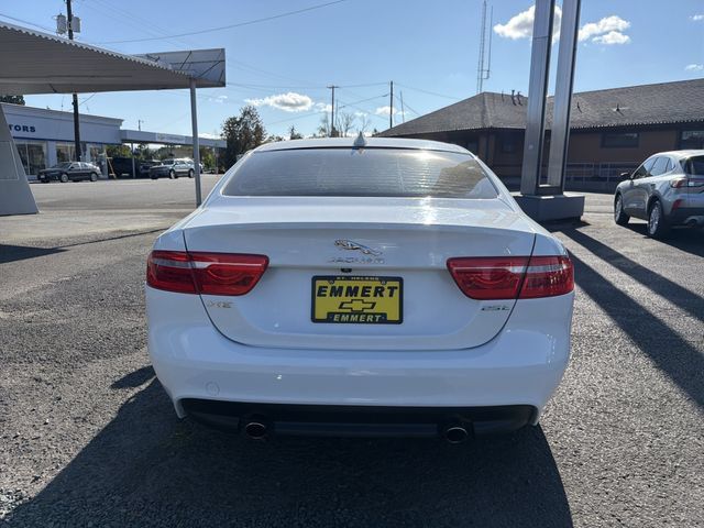 Used 2019 Jaguar XE Premium RWD image 4