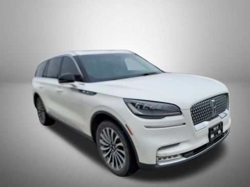 Used 2020 Lincoln Aviator Reserve w/ Equipment Group 201A image 2