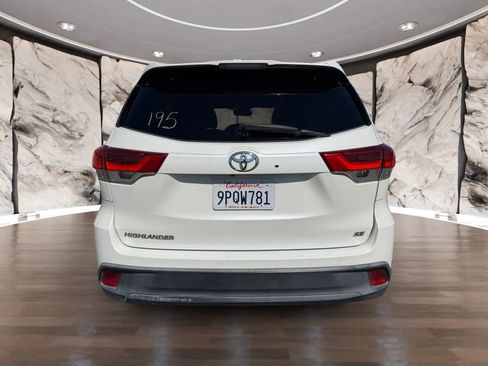 Used 2018 Toyota Highlander SE image 7