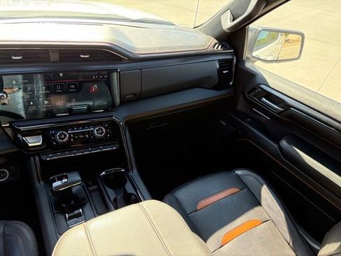 Used 2023 GMC Sierra 1500 AT4 w/ Technology Package image 18