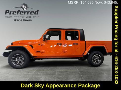 New 2025 Jeep Gladiator Sport image 2