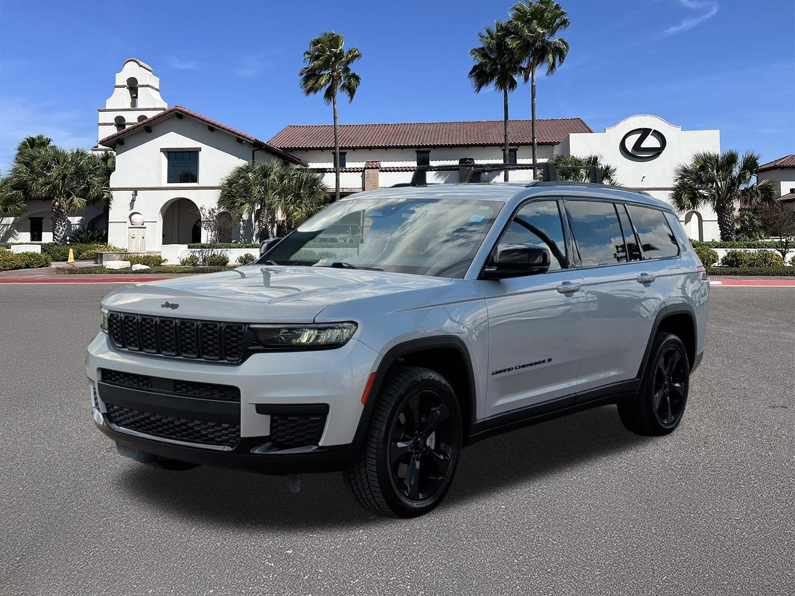 Used 2022 Jeep Grand Cherokee L Laredo RWD image 5