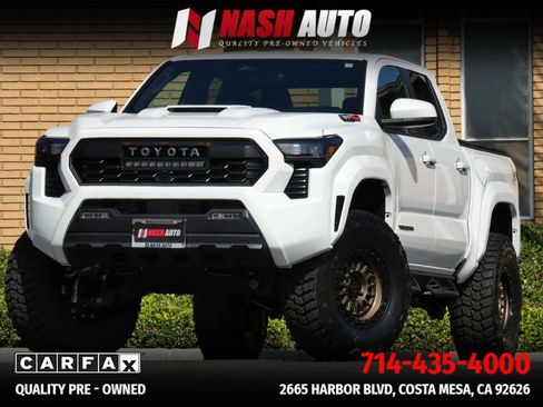 Used 2025 Toyota Tacoma TRD Sport AWD/4WD image 2
