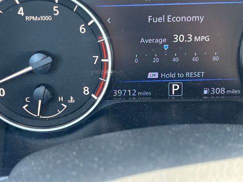 Used 2025 Nissan Altima 2.5 SV FWD image 40