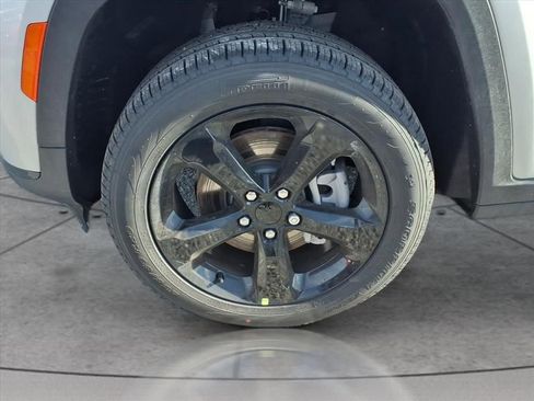 New 2025 Jeep Grand Cherokee L Limited image 12