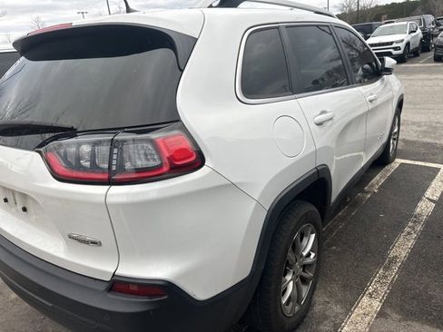 Certified 2021 Jeep Cherokee Latitude Plus w/ Sun & Sound Group image 4