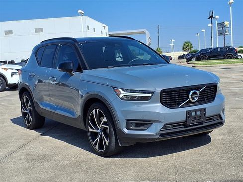 Used 2022 Volvo XC40 T5 R-Design w/ Advanced Package image 2