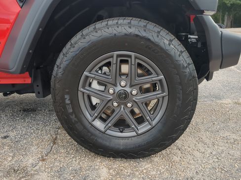 Used 2024 Jeep Wrangler Unlimited Sport AWD/4WD image 9