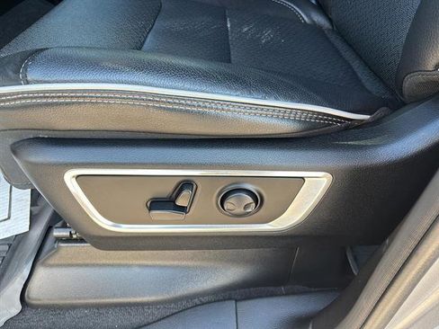 Used 2025 RAM 1500 Laramie image 12