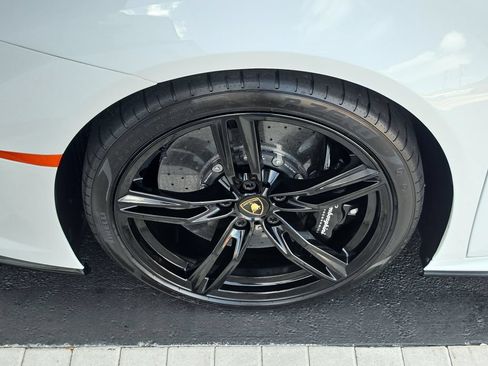 Used 2021 Lamborghini Huracan EVO RWD image 8