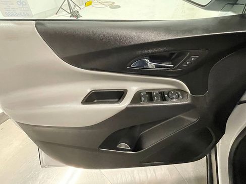 Used 2023 Chevrolet Equinox LS image 18
