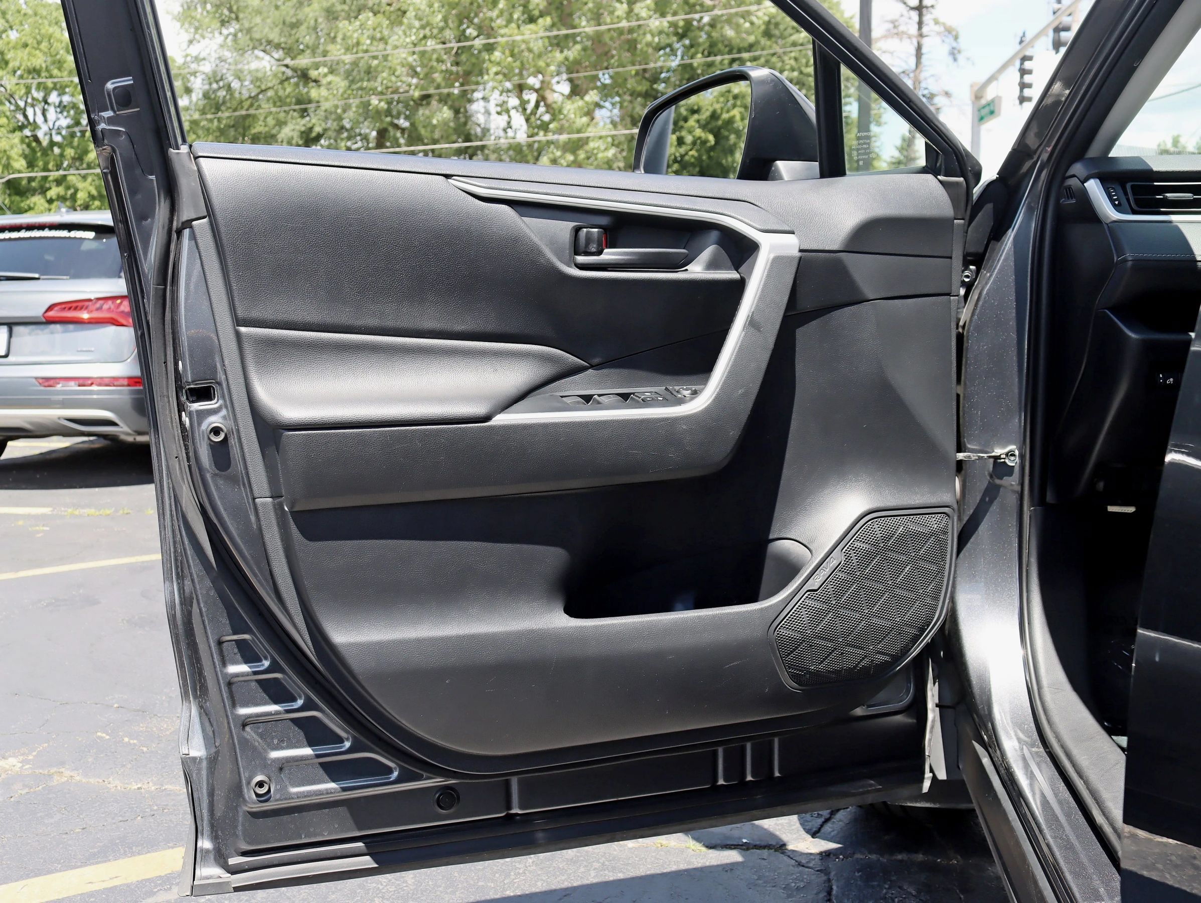 Used 2019 Toyota RAV4 LE w/ All Weather Liner Package AWD/4WD image 29
