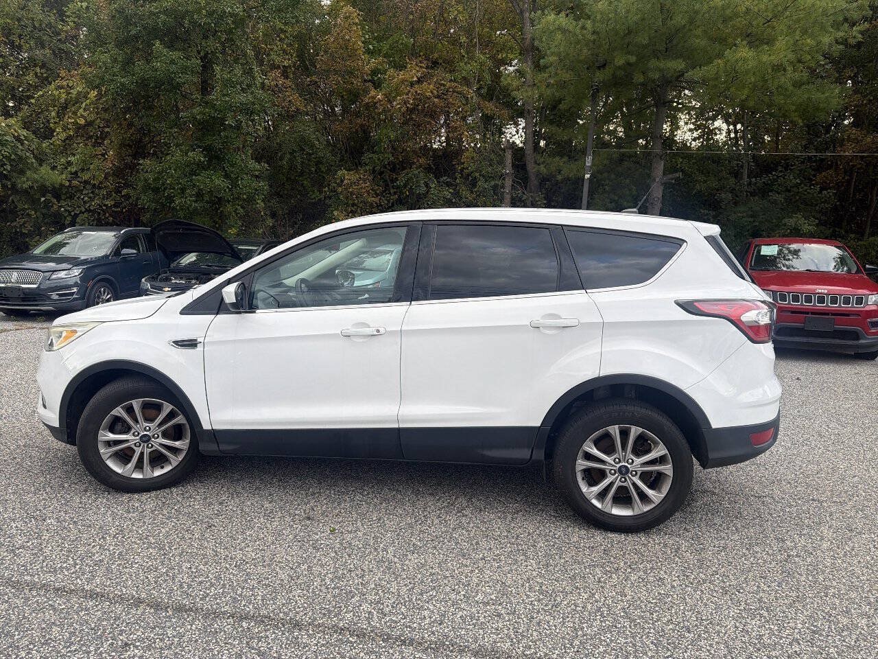 Used 2017 Ford Escape SE FWD image 10