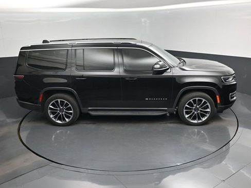 Used 2022 Jeep Wagoneer Series II w/ Premium Group I AWD/4WD image 13