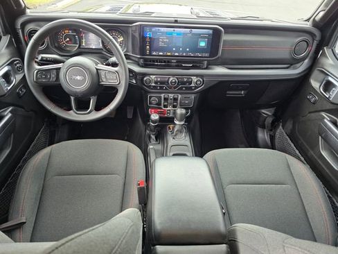 Used 2025 Jeep Wrangler Unlimited Rubicon image 31