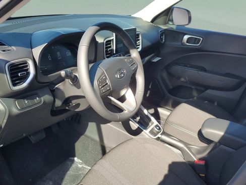 Certified 2025 Hyundai Venue SEL FWD image 17