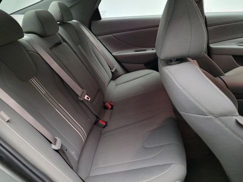 Used 2025 Hyundai Elantra SEL FWD image 19