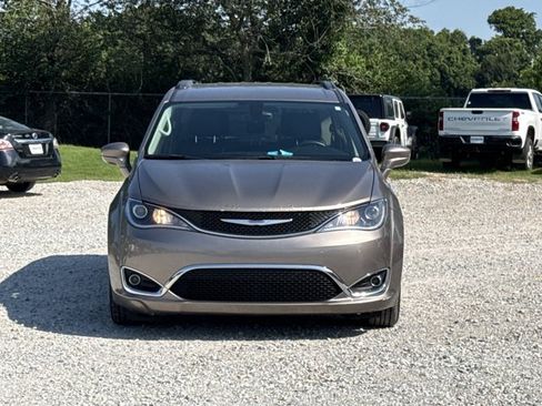 Used 2017 Chrysler Pacifica Touring-L FWD image 2