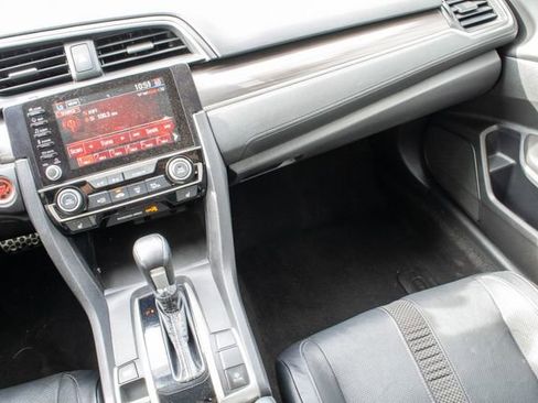 Used 2019 Honda Civic Touring image 26