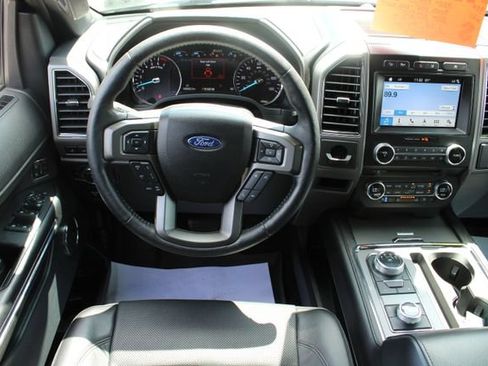 Used 2018 Ford Expedition XLT w/ Equipment Group 202A AWD/4WD image 26