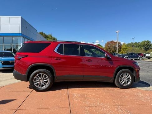 Used 2023 Chevrolet Traverse LT image 6