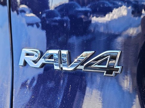 Used 2020 Toyota RAV4 XLE Premium image 32