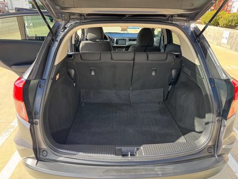 Used 2017 Honda HR-V EX image 10