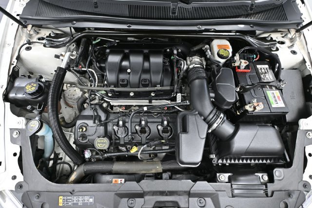 Used 2018 Ford Taurus SE FWD image 38