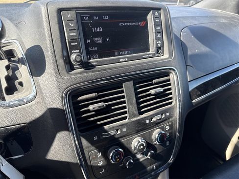 Used 2019 Dodge Grand Caravan SXT image 19