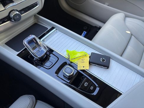 New 2026 Volvo XC60 B5 Ultra w/ Protection Package Premier image 16