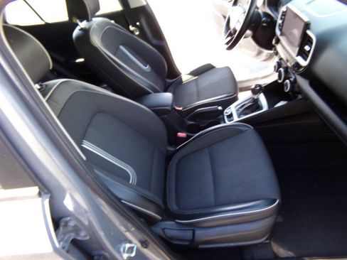 Used 2023 Hyundai Venue Limited FWD image 40