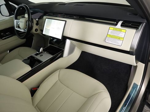 New 2026 Land Rover Range Rover SE image 18