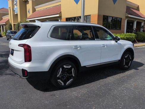 Used 2025 Kia Telluride S FWD image 4