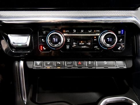 Used 2024 GMC Sierra 2500 Denali w/ Denali Reserve Package image 27