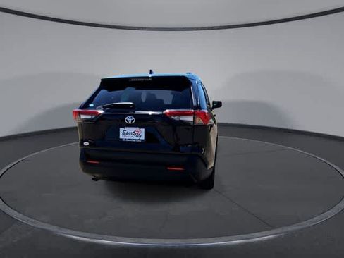 Used 2025 Toyota RAV4 XLE FWD image 7