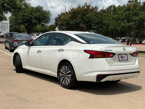 Used 2025 Nissan Altima 2.5 SV FWD image 6