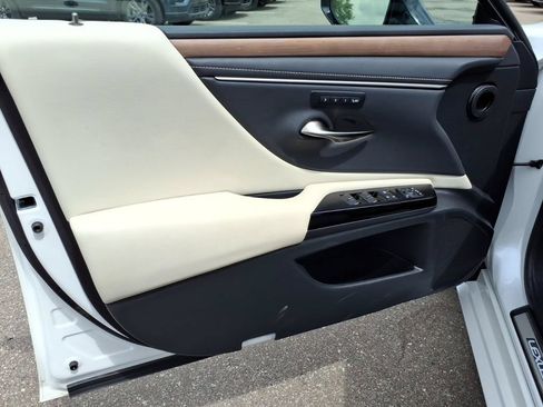 Used 2024 Lexus ES 350 w/ Premium Package FWD image 14