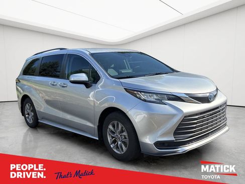 Used 2022 Toyota Sienna LE AWD/4WD image 1