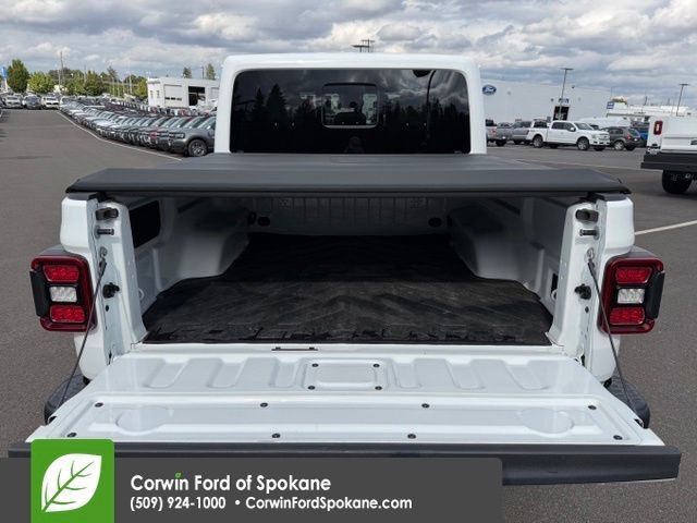 Used 2025 Jeep Gladiator Mojave AWD/4WD image 18