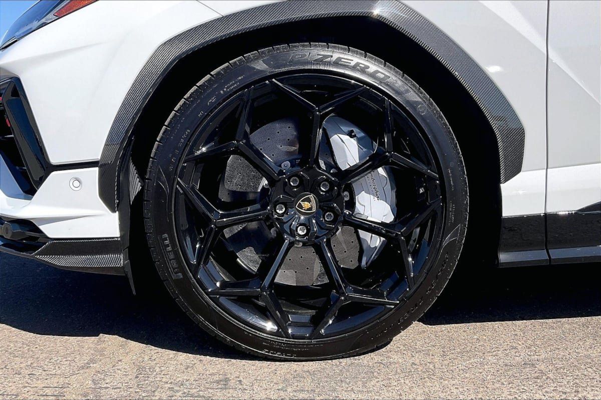 Used 2023 Lamborghini Urus Performante AWD/4WD image 9